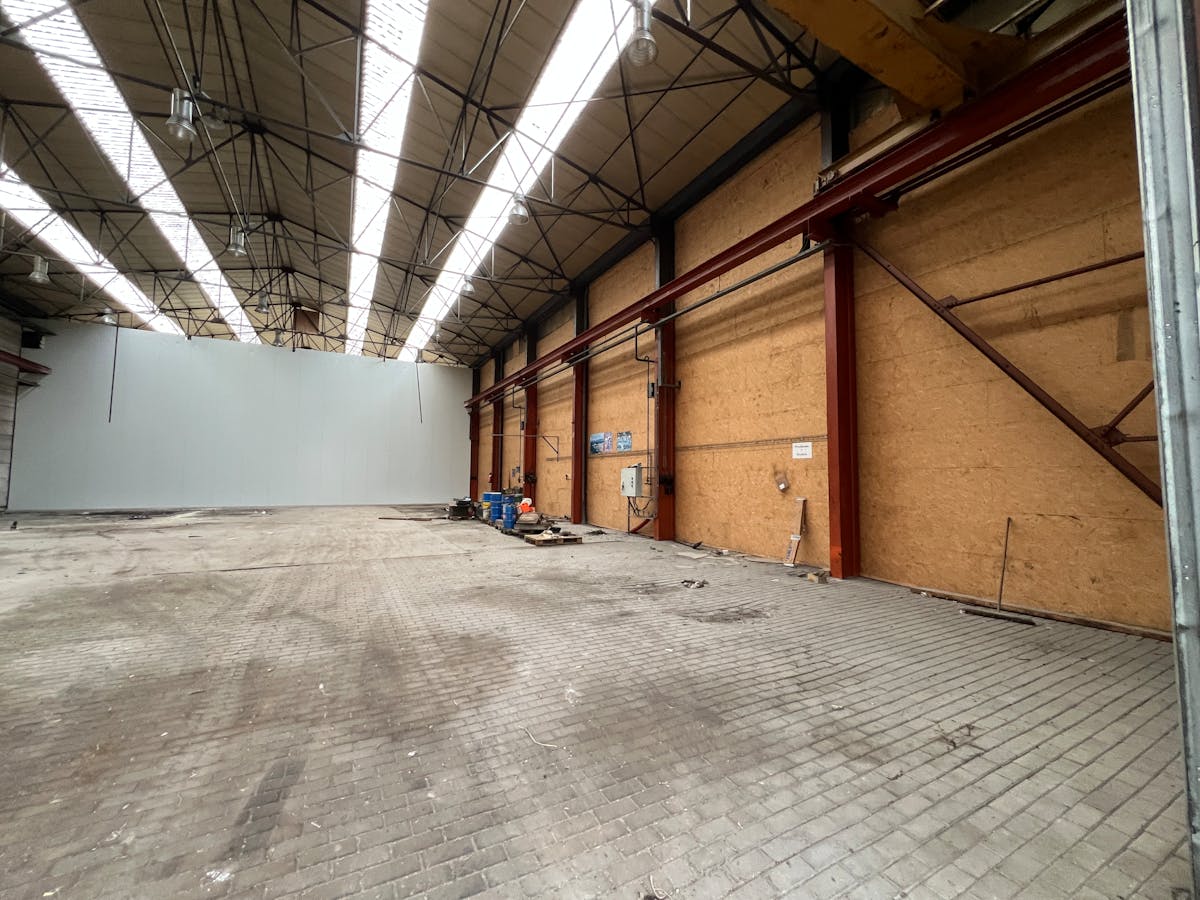 Warehouse (600 m²) for rent along the R4 in Ghent - photo 1