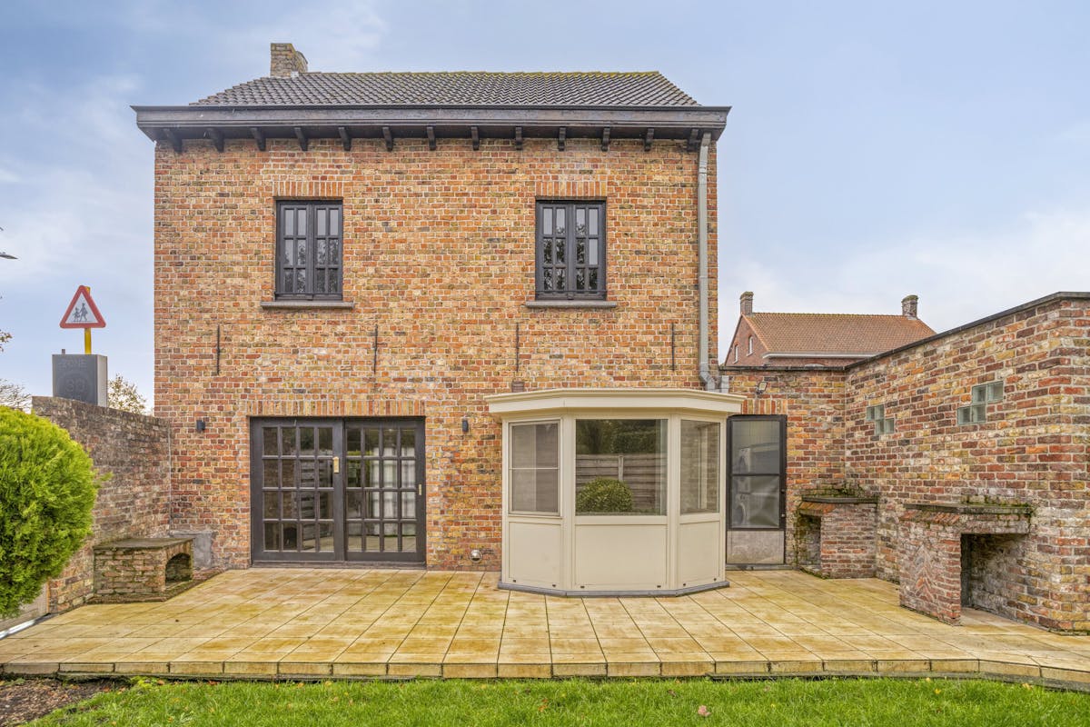 Huis (2slpk) met garage en loods (180m²) te Assebroek - foto 1