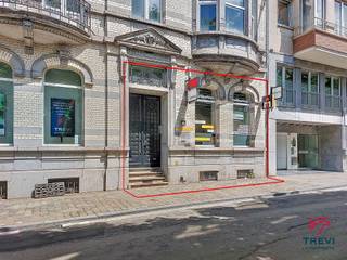 Découvrez une opportunité unique à Charleroi avec ce charmant espace de 53 m², idéalement conçu pour un bureau ou un espace de travail...