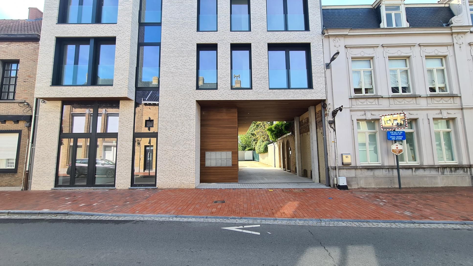 Instapklare nieuwbouwwoning met 3 slaapkamers (145 m2), garage en tuin. - foto 2