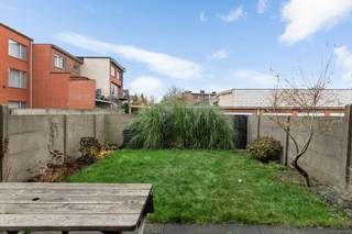 Op wandelafstand van Fort 3 en in de nabijheid van scholen, winkels en openbaar vervoer, bevindt zich dit gelijkvloers appartement met...