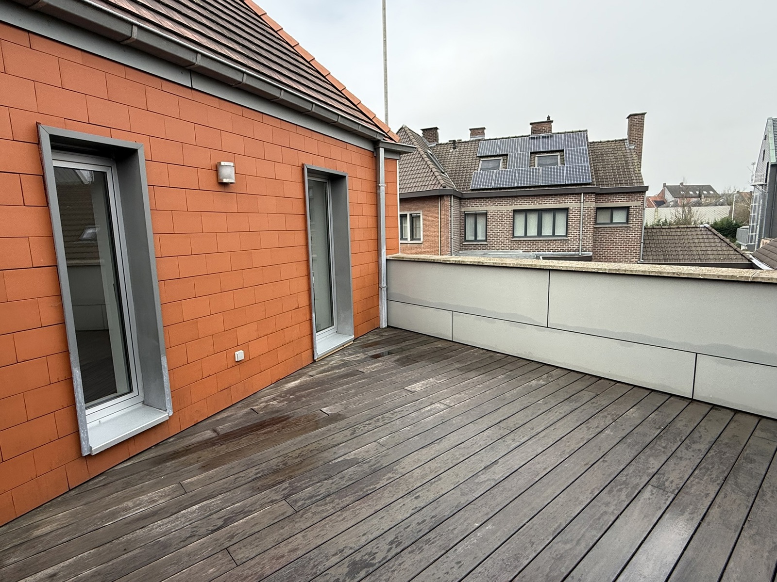 Volledig gerenoveerd, instapklaar duplex appartement met terras in het centrum van Tielt.  - foto 4
