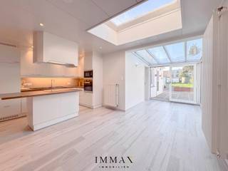 Deze woning in het hart van Sint-Kruis op fietsafstand van Brugge Centrum werd recent gerenoveerd en vergund met 3 gastenkamers.Een praktisch en...