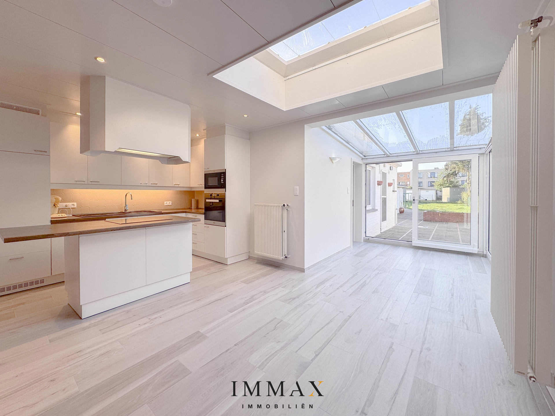 Gerenoveerde woning met 3 gastenkamers - foto 1