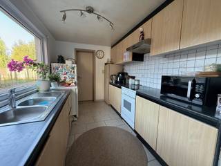 Ben je op zoek naar een betaalbare woonst in Zedelgem?<br />Gevonden!<br /><br />Deze woning biedt dé basis voor jouw droomwoning!<br /><br />De woning bestaat uit:<br />Inkomhal<br />gezellige leefruimte<br />praktische keuken<br />badkamer met ligbad en toilet<br /><br />Op de eerste verdieping:<br />3 slaapkamers<br />apart toilet<br />zolderruimte<br /><br />Op de tweede verdieping:<br />Master bedroom<br /><br />Troeven:<br />- 2 parkeerplaatsen voor de deur!<br />- grote garage/bergruimte/mancave/werkplaats achteraan<br />- uitstekende uitvalsbasis<br /><br />Niet twijfelen! Vraag vandaag nog je bezoek aan via 0479/43 30 86<br />Altijd welkom!
