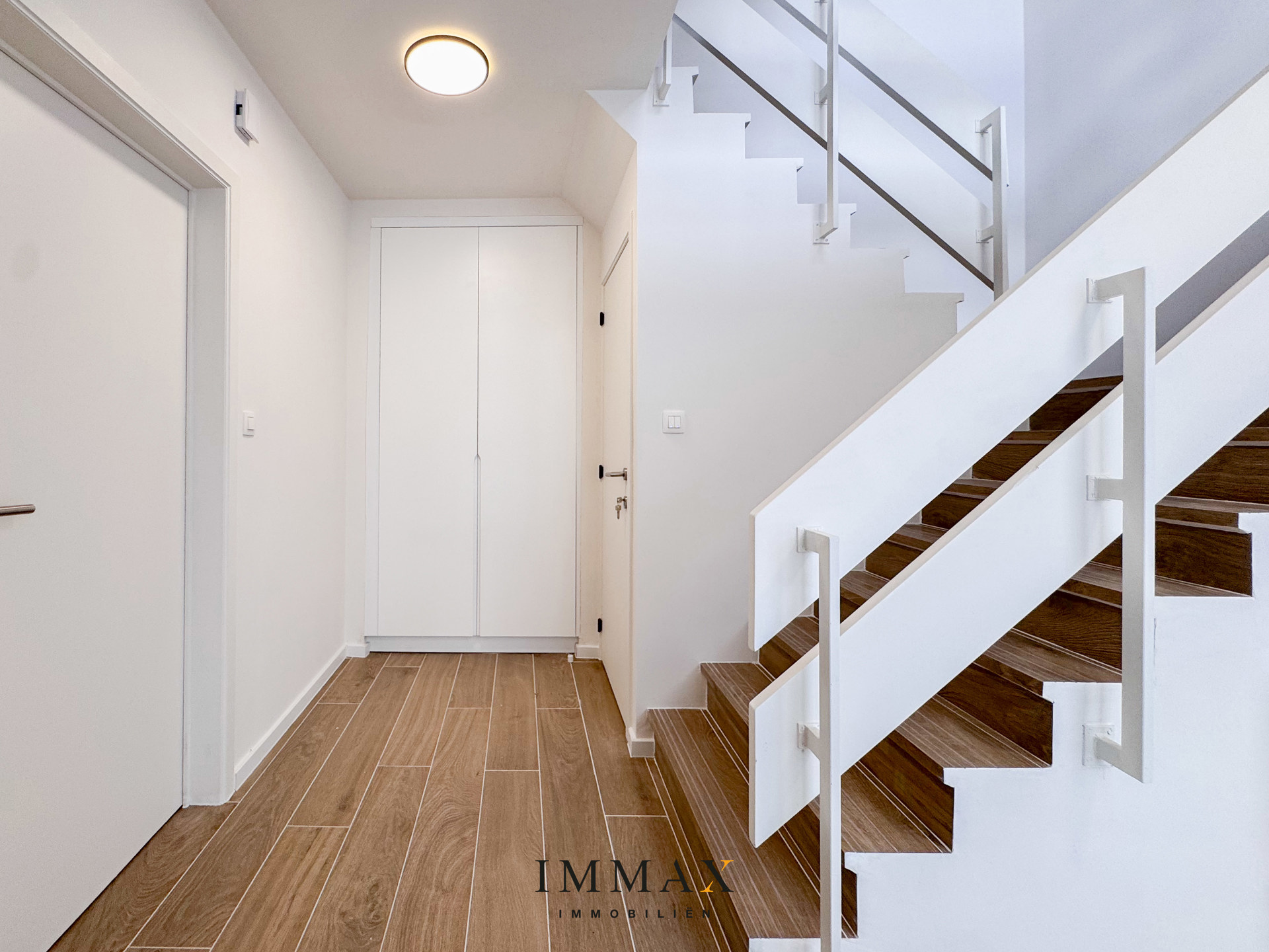 Halfopen woning met 4 slaapkamers, zonnige tuin en garage - foto 5