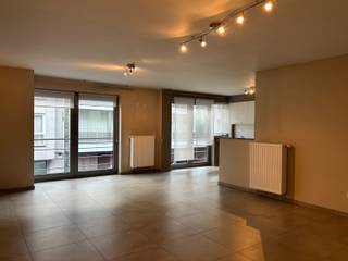 Prachtig appartament vlakbij Keizersplein/Zoutstraat. Je vindt dus alles op wandelafstand.Het app. op de 1e verdieping is ruim (104m²) en beschikt...