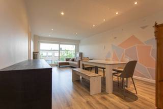 Volledig gerenoveerd appartement nabij het centrum van te Stabroek. Het appartement bestaat o.a. uit een centrale inkom, een lichtrijke woonkamer,...