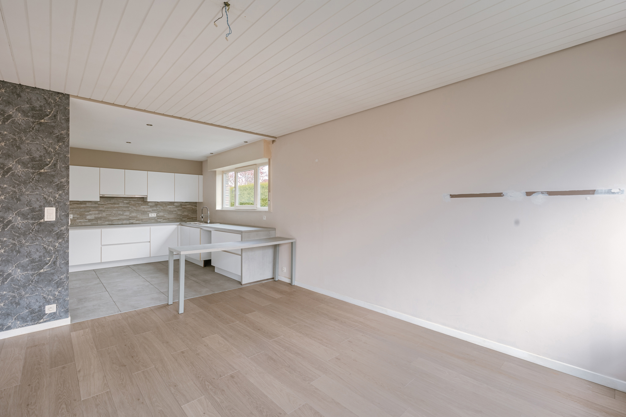 Comfortabele woning met tuin, garage en veel potentieel! - foto 4
