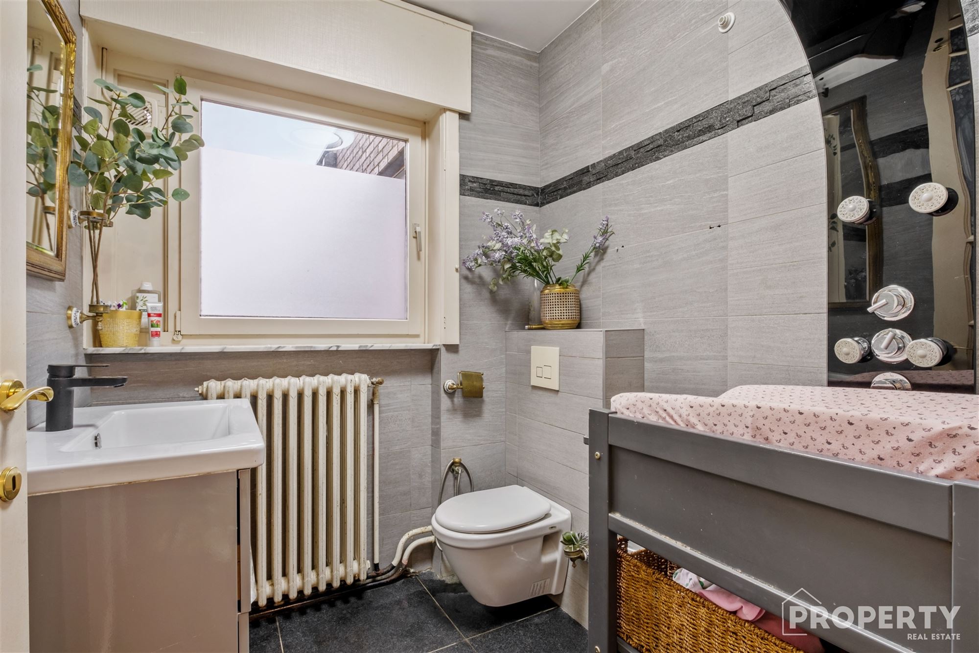 Ruime gezinswoning met 4 slaapkamers & veel potentieel! - foto 5