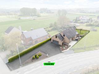 Gelegen in het charmante Strijpen, een deelgemeente van Zottegem, bevindt zich deze bijzonder goed onderhouden woning op een rustige en tegelijk...