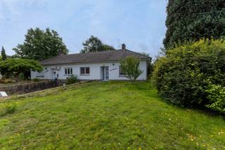 Immo Pické biedt U deze uiterst rustig en gunstig gelegen woning aan op een prachtig perceel van ongeveer 850m² gelegen in het centrum van Beersel...