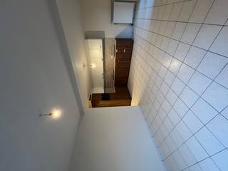 Waregem: gerenoveerd, gelijkvloers appartement te huur met 1 slaapkamer en een carport.Dit appartement is goed gelegen bij invalswegen, openbaar...