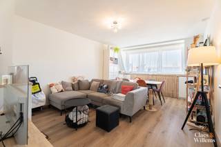 Dit lichtrijke appartement van 77 m² bevindt zich op de hoogste verdieping van een kleinschalige residentie, op slechts 5 minuten wandelafstand...