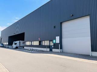 Malle: magazijn 2.180m² en kantoor 210m² te huur in de Industriezone van Malle te huur op de site van de voormalige meubelfabriek De Kempen, in...