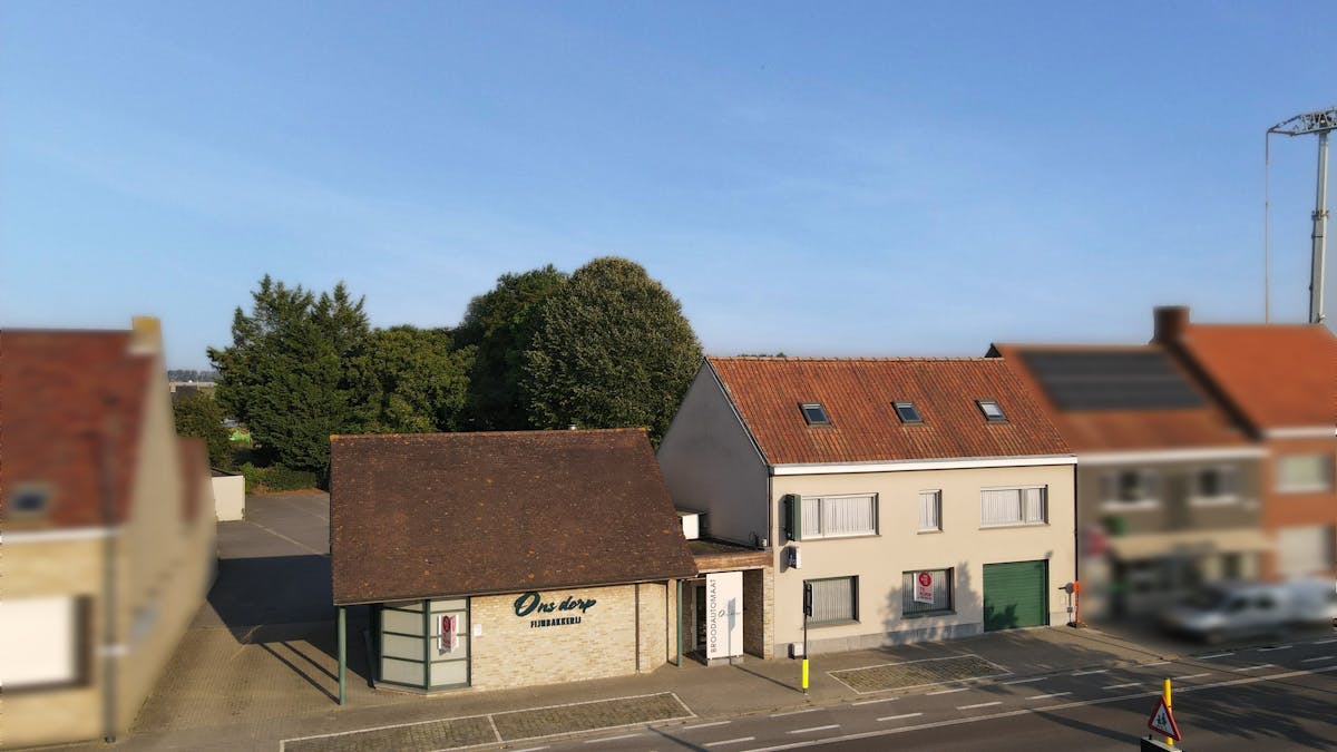 Maison avec boutique, atelier et garages à vendre dans la région de Dixmude - photo 1