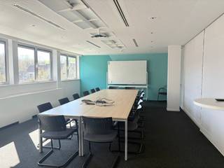 Te huur: professioneel kantoorgebouw gelegen aan de Villalaan 16, 9300 Aalst, in een rustige maar goed bereikbare buurt nabij het stadscentrum...