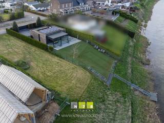 PRACHTIG EN UNIEK GELEGEN VAKANTIEWONING MET EIGEN STEIGER AAN DE MAAS IN ALDENEIK.TROEVEN- Vakantiewoning met een prachtig uitzicht op de Maas...