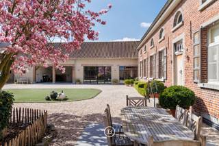 Hof ter Nechternest, une ferme magnifiquement rénovée avec une riche histoire remontant à 1838. Cette propriété unique allie charme authentique...