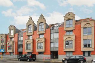 Dit appartement is zowel een prima investering als een sublieme mogelijkheid voor vaste bewoners! Gelegen in het historische centrum van Nieuwpoort...