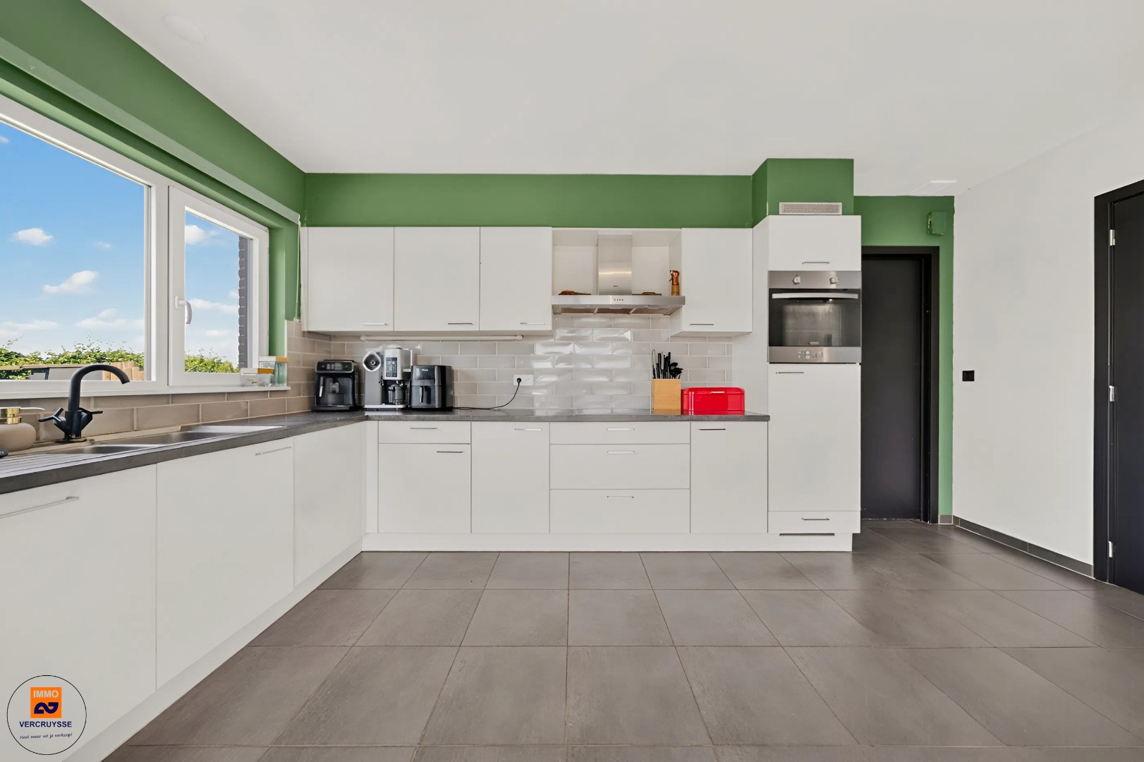 Landelijk gelegen woning met fantastisch uitzicht op ruim perceel van +/- 2800 m2 in Bassevelde - foto 5