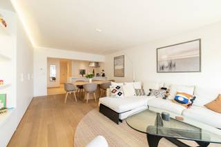 Modern en stijlvol appartement op topligging nabij zee.Dit modern afgewerkt appartement geniet van een uitstekende ligging op wandelafstand van de...