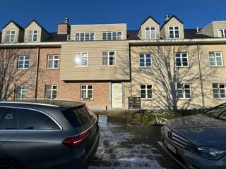 Dit ruim dakappartement is rustig gelegen nabij het centrum van Kapellen!! Op wandelafstand van de winkels, openbaar vervoer, verschillende...