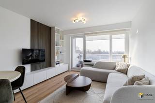 Gerenoveerd appartement (77 m²) met 2 slaapkamers en 2 terrassen in Borgerhout. Op de grens van Borgerhout en Deurne, recht tegenover het...