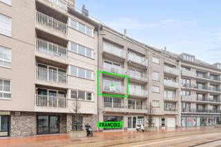 Dit stijlvolle appartement is gelegen op de tweede verdieping van een recente en verzorgde residentie en werd perfect afgewerkt met een...