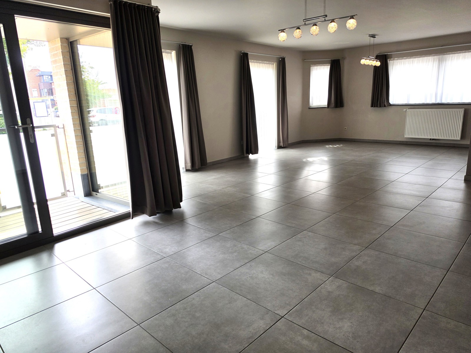 Gelijkvloersappartement met 2 slaapkamers, terras en garage - foto 5