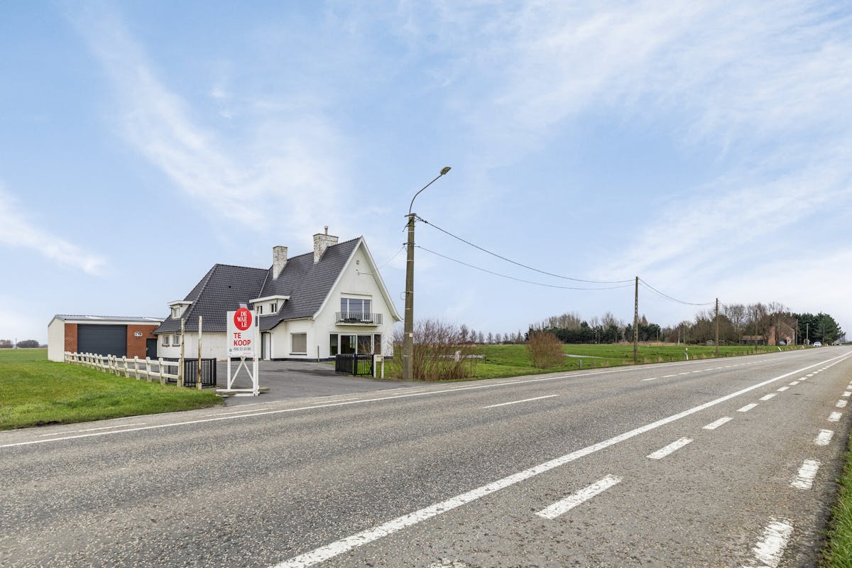 Site met loods en ruime villa te koop in De Haan/Klemskerke. - foto 1