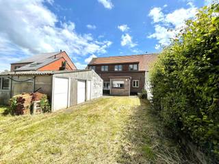 Deze instapklare woning biedt dankzij de indeling en dubbele voorzieningen tal van mogelijkheden: ideaal als kangoeroewoning, co-housing of...