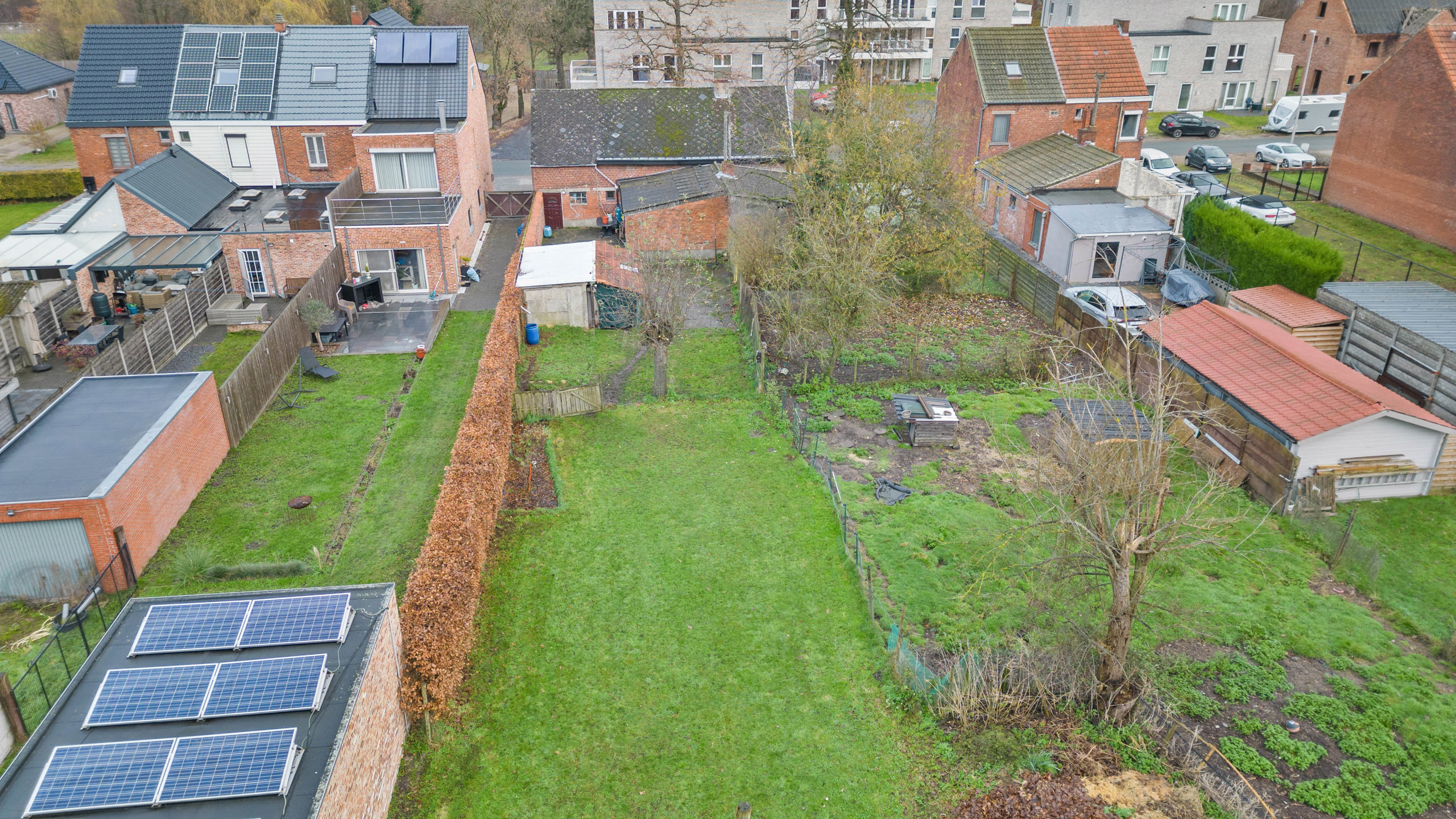 Te renoveren HOB (links) op mooi stuk grond in LEOPOLDSBURG - foto 1