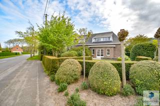 Deze te renoveren woning is gelegen aan de rand van het bos, in een rustige en landelijke omgeving. De charmante woning is omgeven door een tuin...
