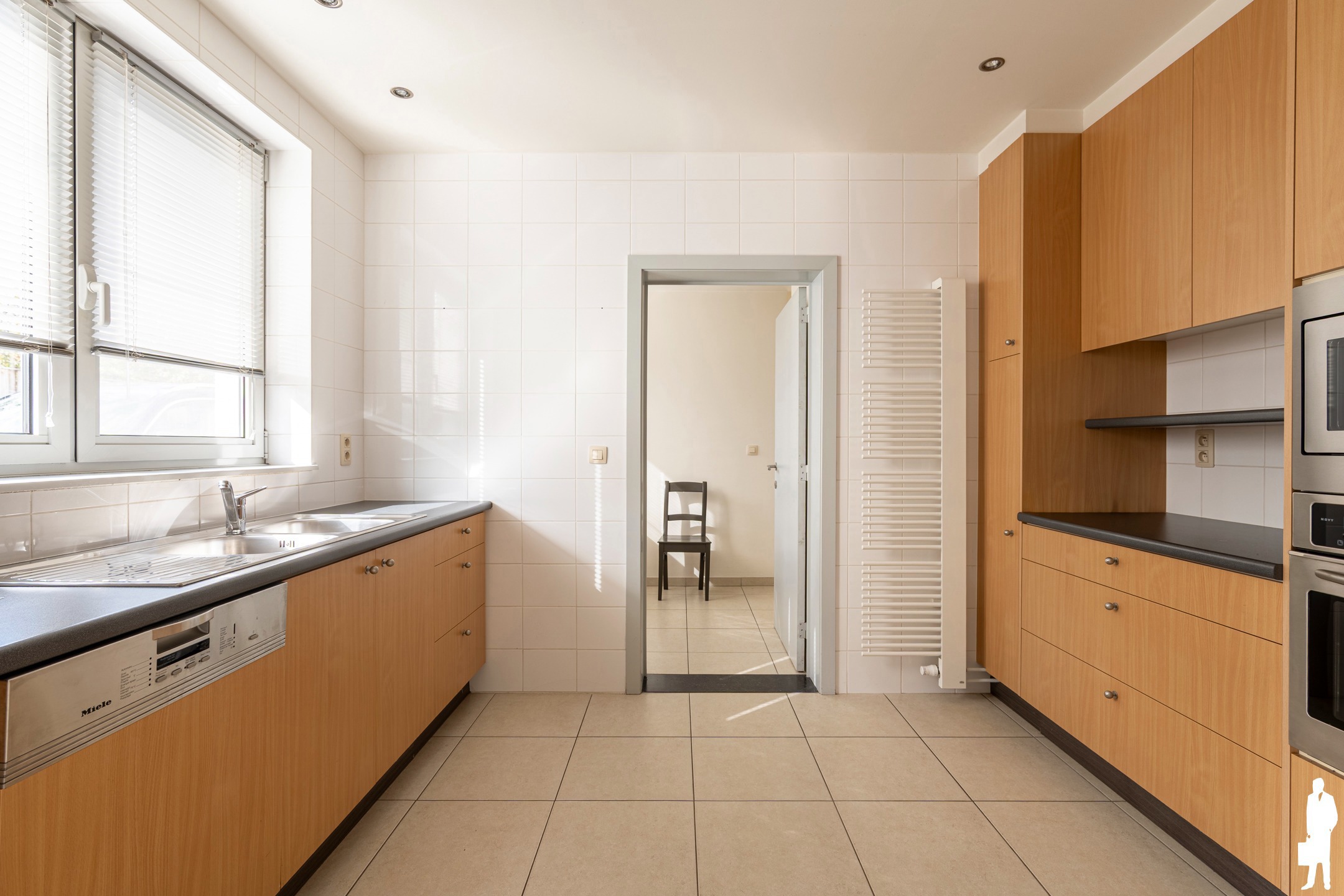 Ruime woning met magazijn op gunstige locatie in Ranst - foto 4