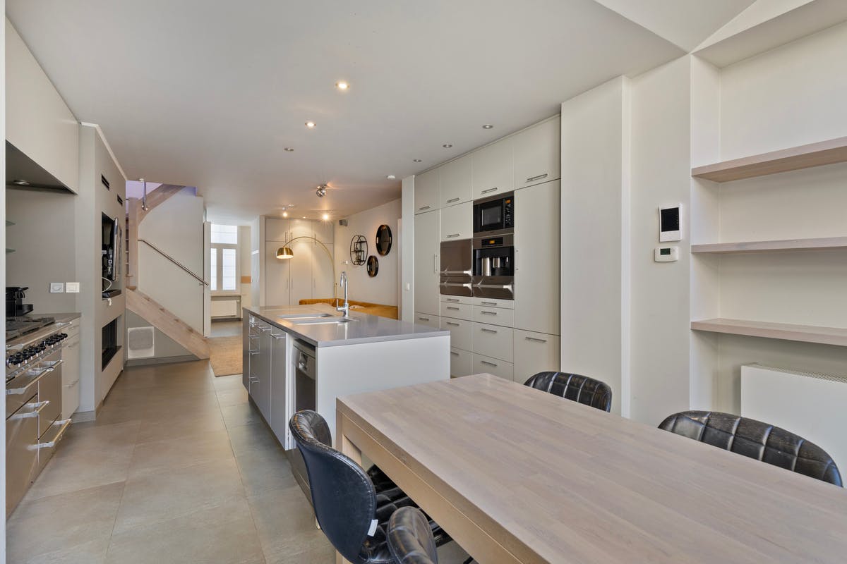 Maison rénovée à vendre dans le centre-ville de Bruges - photo 4