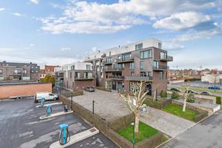 Dit ruime en instapklare appartement van bouwjaar 2009 is gelegen in de Volhardingslaan te Petegem-aan-de-Leie, op wandelafstand van winkels,...