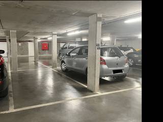 Parking sur le Westkaai à Ypres dans la résidence Hooge Vaart. Le parking souterrain est fermé par un portail automatique. Disponible à partir...