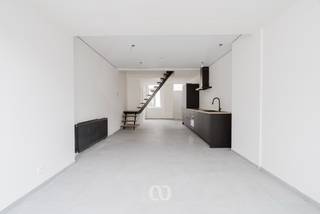 Ben jij op zoek naar een volledig gerenoveerde woning met een EPC-label A in Gent? Gevonden!De uitstekende ligging vlakbij het centrum en alle nodige...