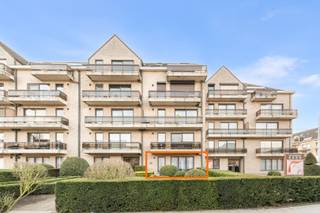 Dit gelijkvloers appartement is uitstekend gelegen op wandelafstand van het station en diverse winkels.U wordt verwelkomd via de inkomhal die...