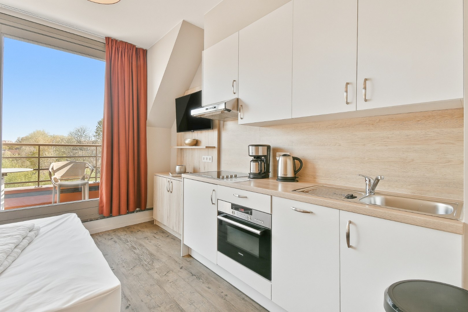 Vernieuwd gemeubeld vakantieappartement - foto 3