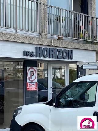 Te huur autostandplaats nummer 2 gelegen in de residentie Horizon, Parklaan 5. De parkeerplaatsen zijn afgesloten door een poort, en liggen aan de achterkant van de residentie.
Info 0471 10 63 68 of info@immonoella.be