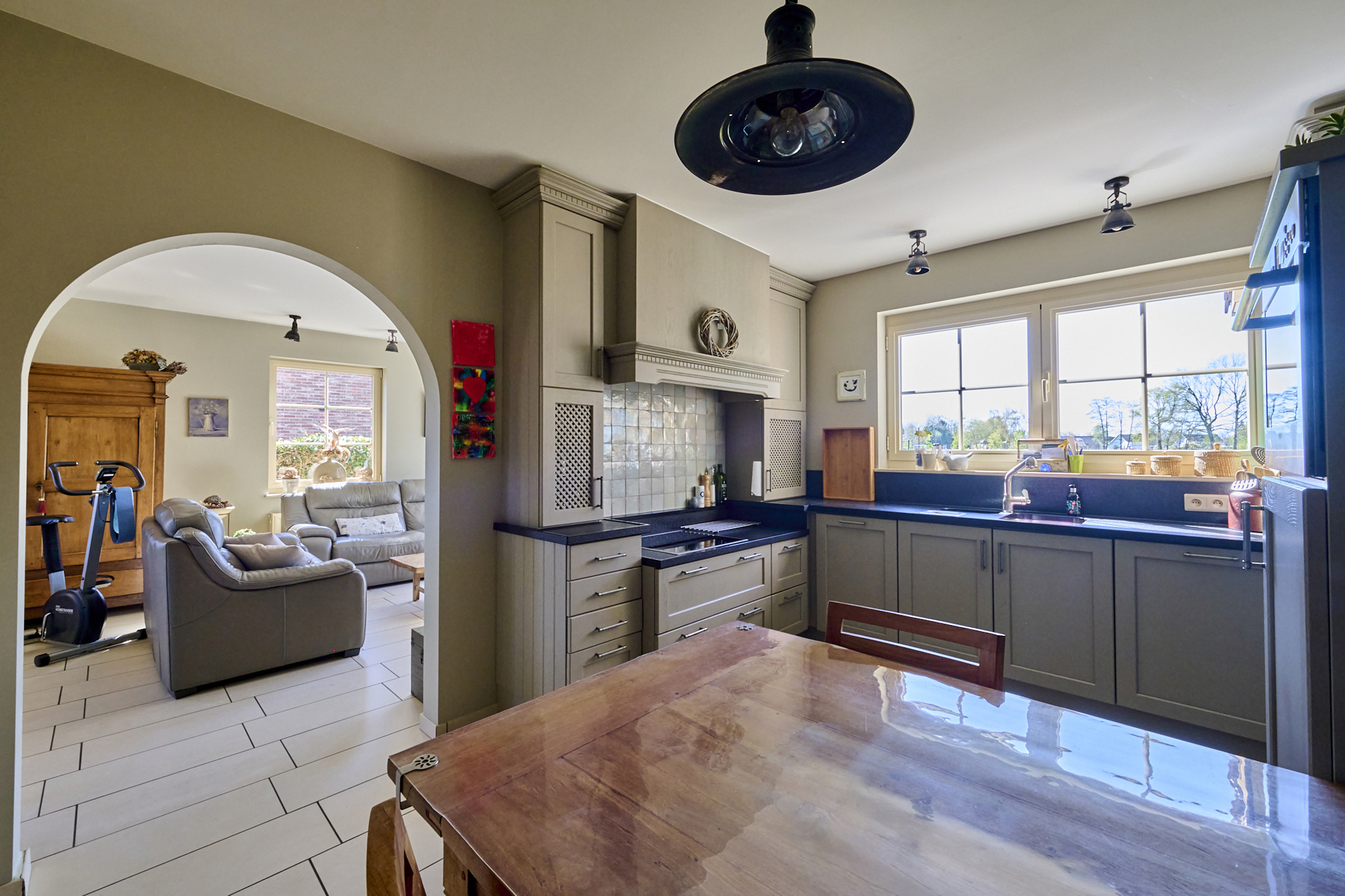 Ruime gezinswoning met 4 slaapkamers in rustige buurt in Zonhoven - foto 4