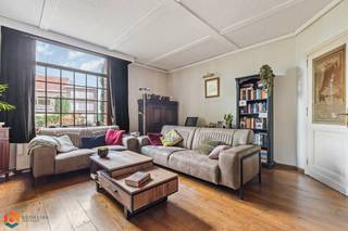 Op een uitstekende locatie te Lier bevindt zich deze ruime halfopen bebouwing met 3 slaapkamers en verzorgde tuin op een perceel van 352 m². De...