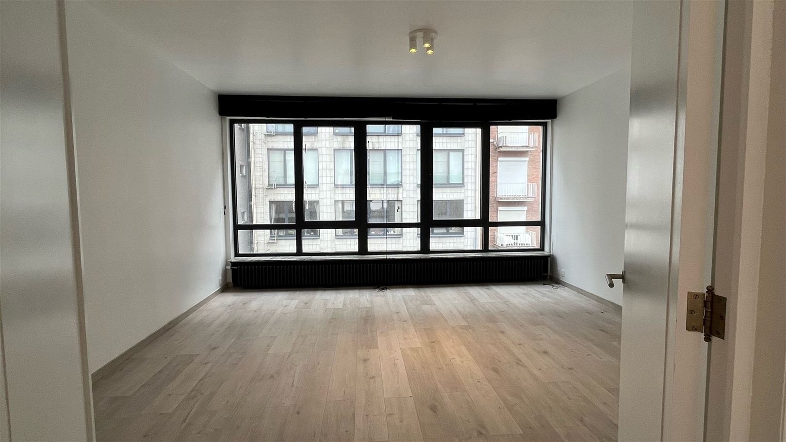 Gloednieuw gerenoveerd appartement in centrum Antwerpen - foto 5