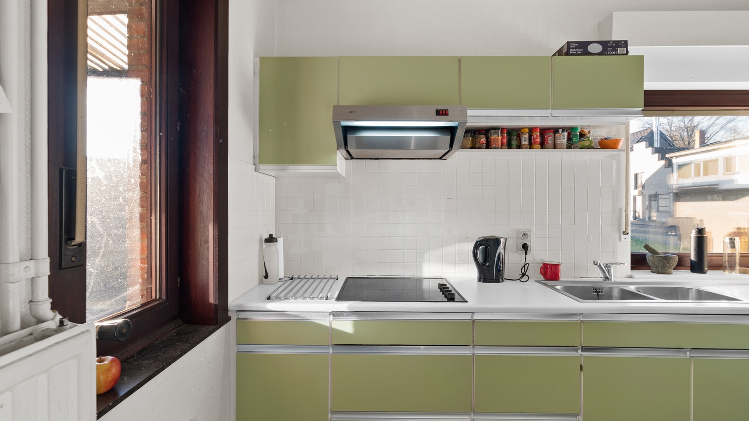 Te renoveren halfopen bebouwing met 2 slaapkamers. - foto 3