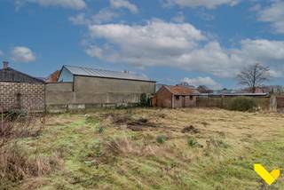 Rustig gelegen bouwgrond voor open bebouwing!Bent u op zoek naar een ideale locatie voor uw droomwoning? Deze mooie bouwgrond van 5 are 67 ca is...