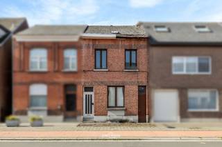 In de gezellige Sint-Katharinstraat bieden wij deze te renoveren woning aan met achteruitweg en mogelijkheid tot het bouwen van een garage! Een...