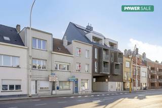Discover this beautifully renovated and spacious home, a unique opportunity for those looking for contemporary comfort in bustling Blankenberge...
