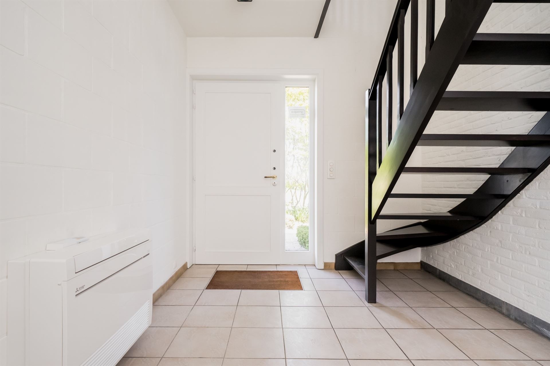 Ruime villa met 6 slaapkamers, zonnige tuin, 2 garages en oprit in rustige woonwijk te Lier - foto 5